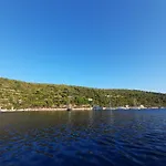 Fjaka Apartman Vis