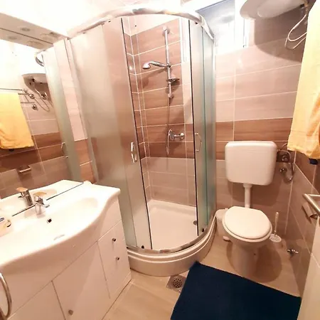 Fjaka Apartment
