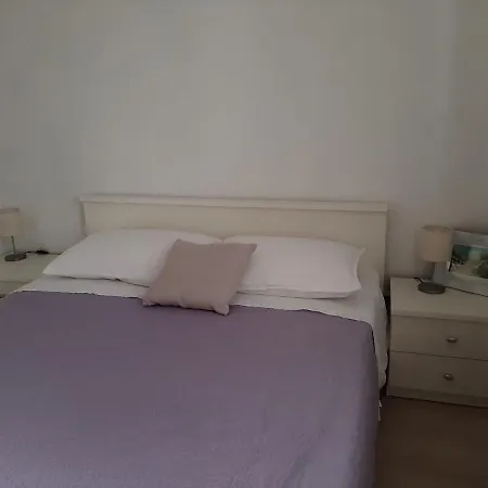 Fjaka Apartment *